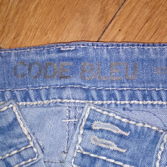 A Code Bleu Bermuda jean shorts - Picture 4 of 8